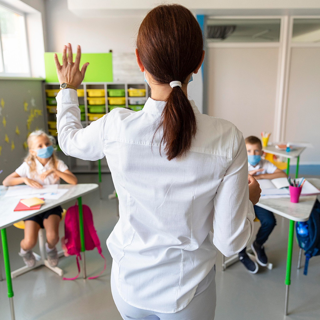 Cómo Ser Asistente de Aula: Requisitos, Tareas y Sueldo Promedio