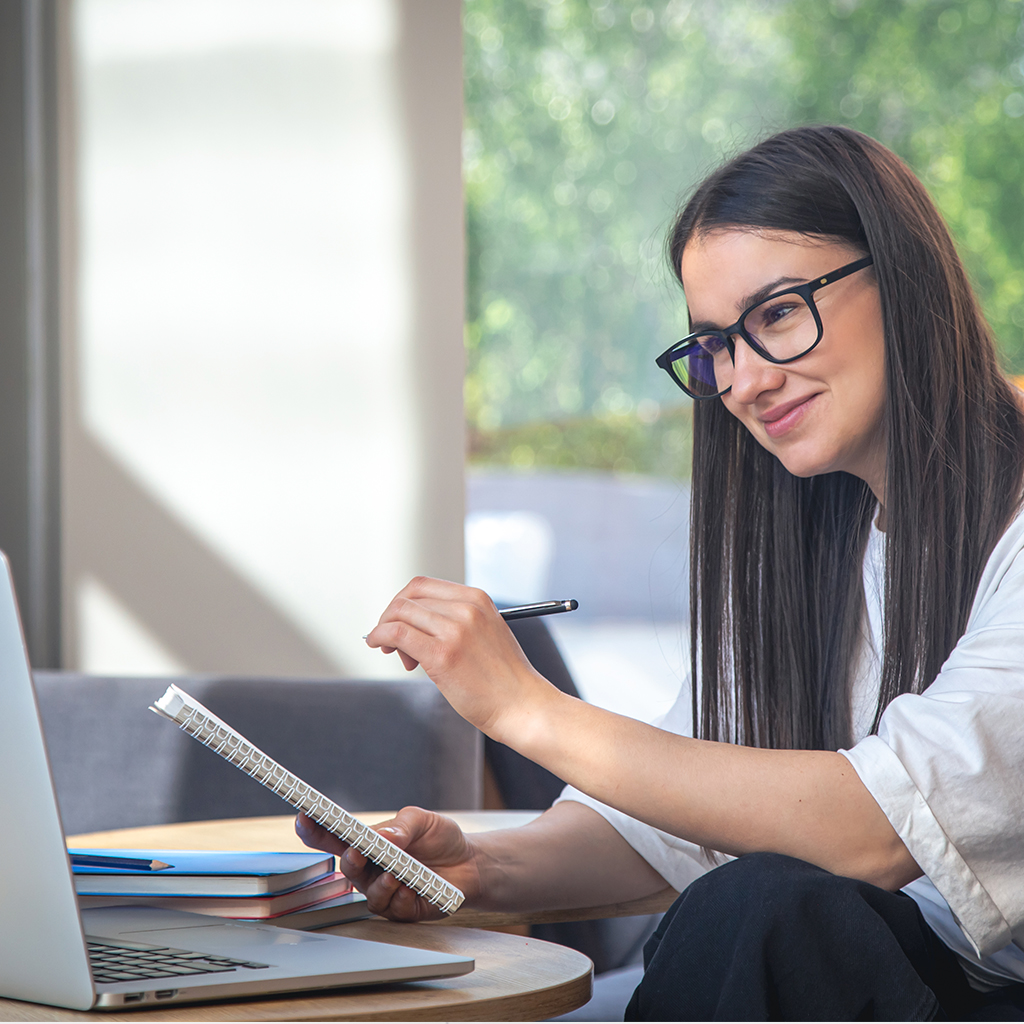 Estudiar Online: Ventajas del Curso de Asistente Administrativo con Mención