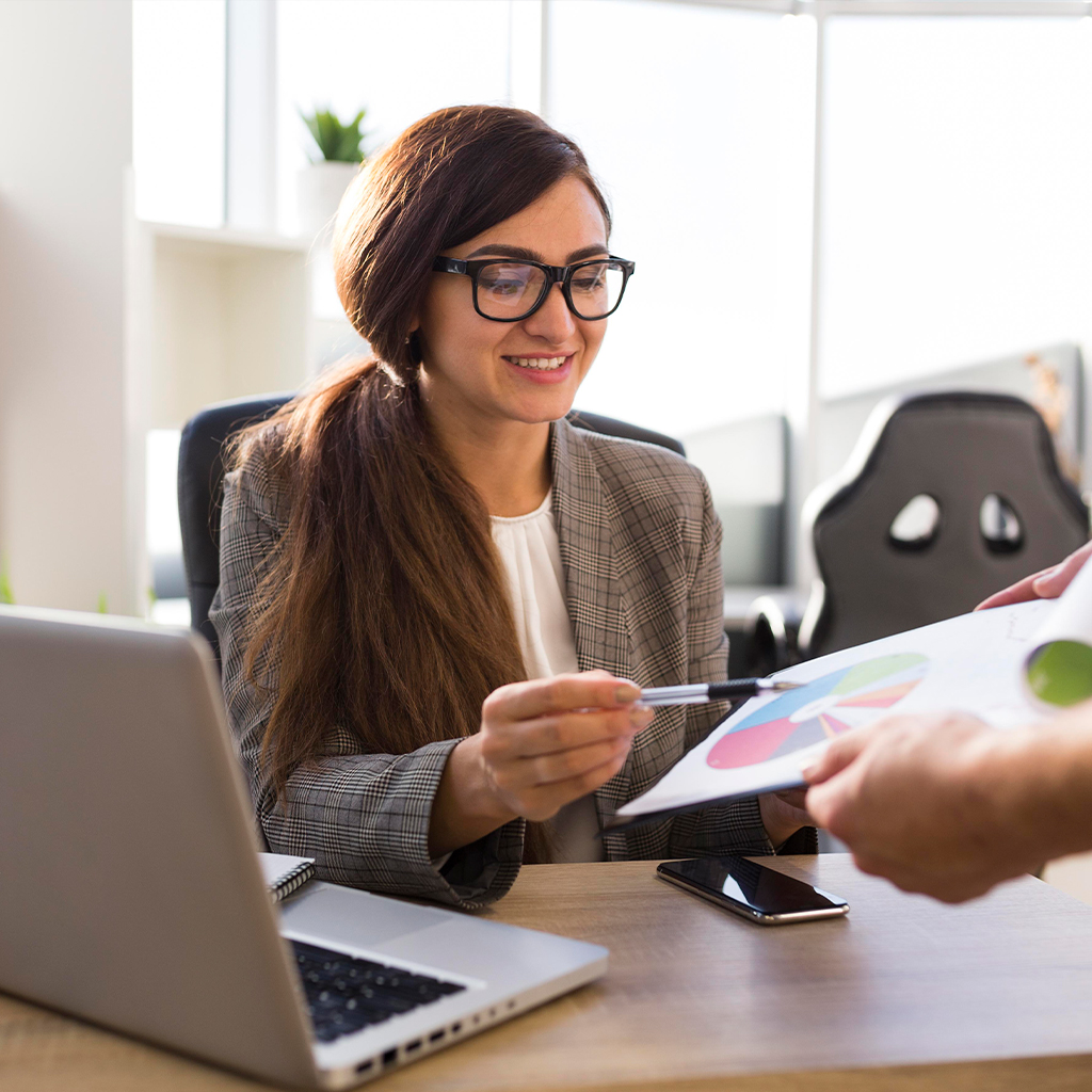 Optimiza la administración y recursos humanos: Curso de asistente administrativo con mención en RR.HH